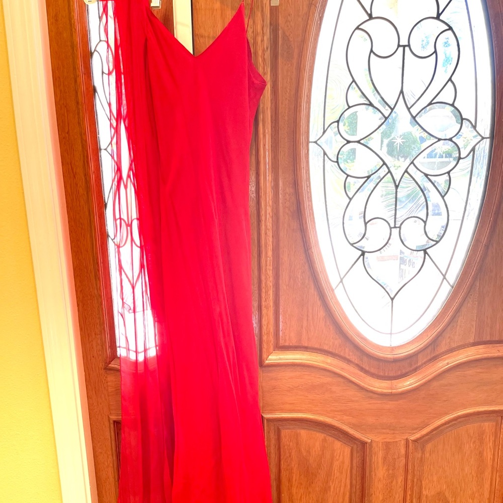 Elegant long dress with scarf